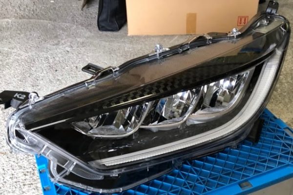 トヨタ：ヤリス LEDヘッドライトASSY 自動車部品販売事例 | フリー 